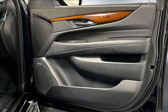 Used 2016 Cadillac Escalade Luxury AWD/4WD image 27