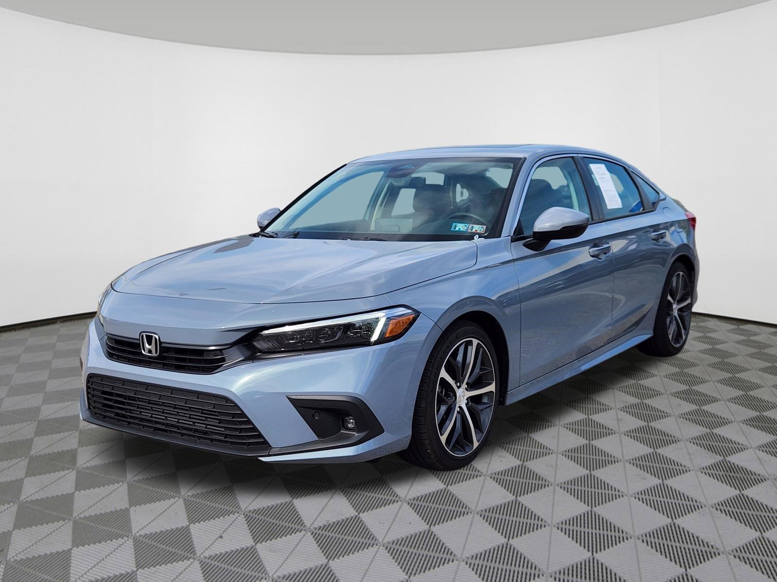 Used 2024 Honda Civic Touring image 2