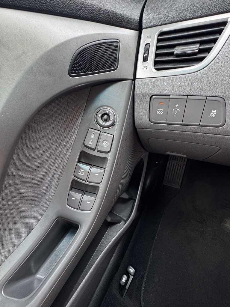 Used 2012 Hyundai Elantra GLS w/ Preferred Pkg 3 FWD image 13