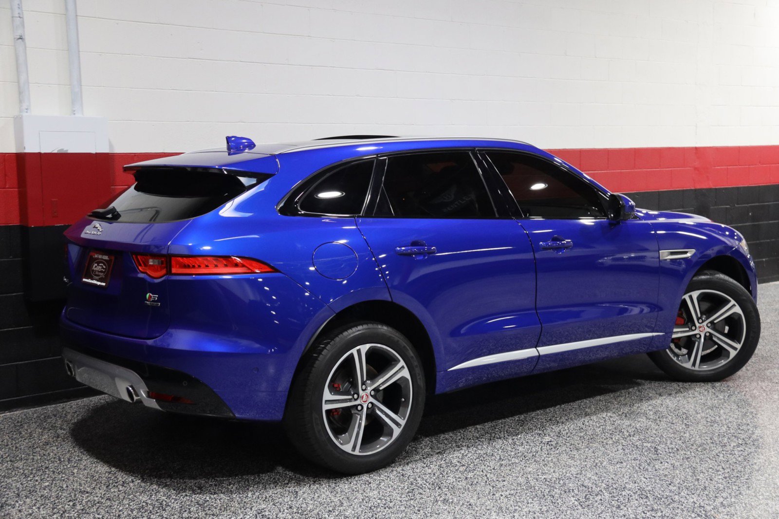 Used 2019 Jaguar F-PACE S image 8