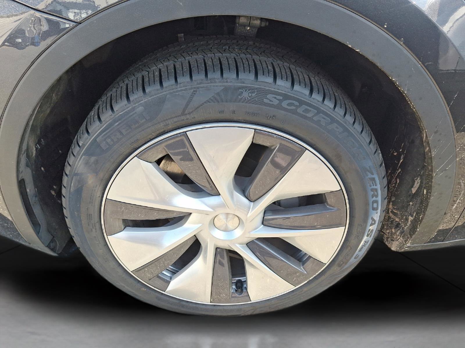 Used 2024 Tesla Model Y Long Range image 38