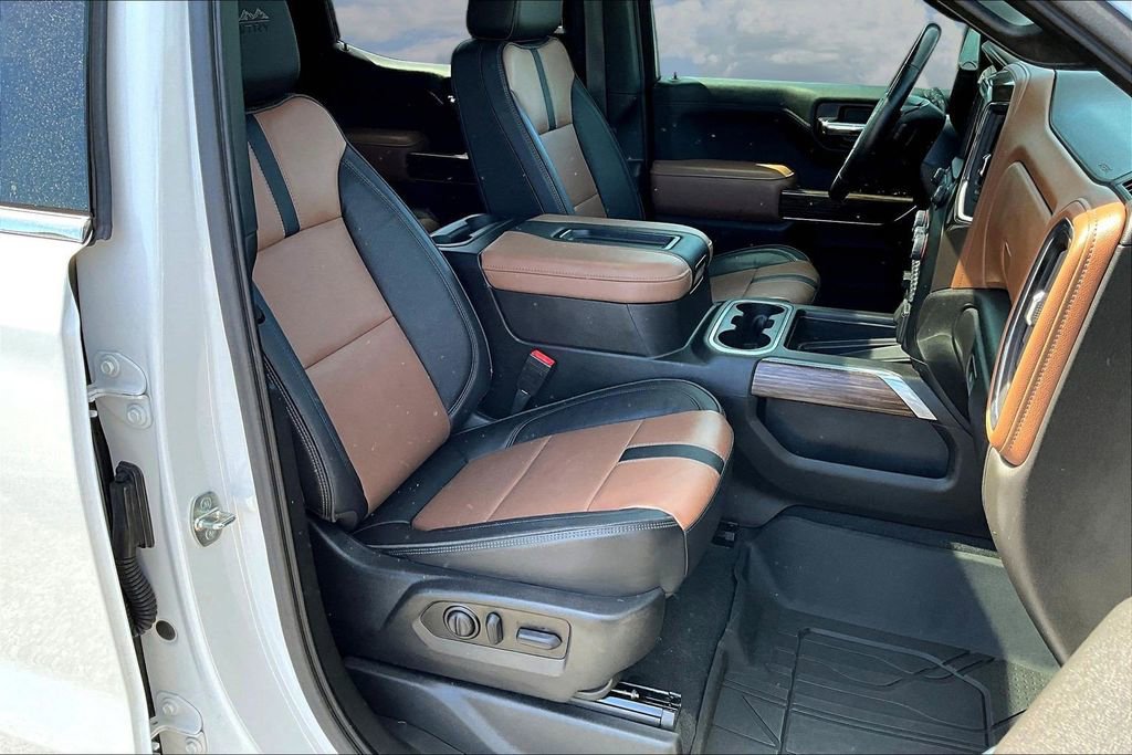 Used 2022 Chevrolet Silverado 1500 High Country w/ Technology Package image 32