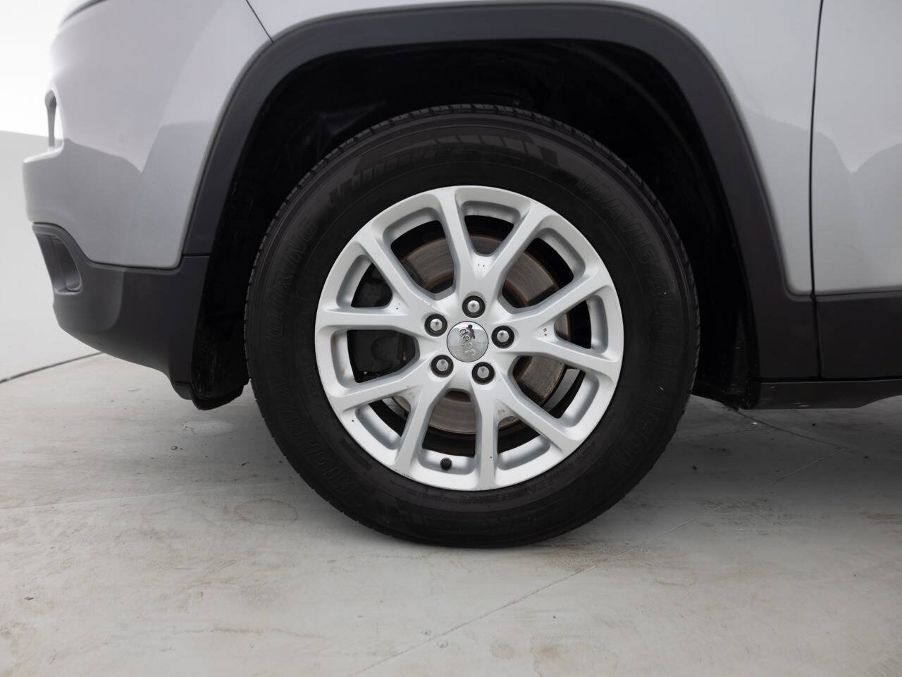 Used 2015 Jeep Cherokee Latitude w/ Comfort/Convenience Group AWD/4WD image 17