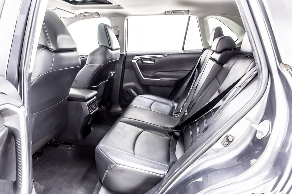 Used 2020 Toyota RAV4 XLE Premium FWD image 29