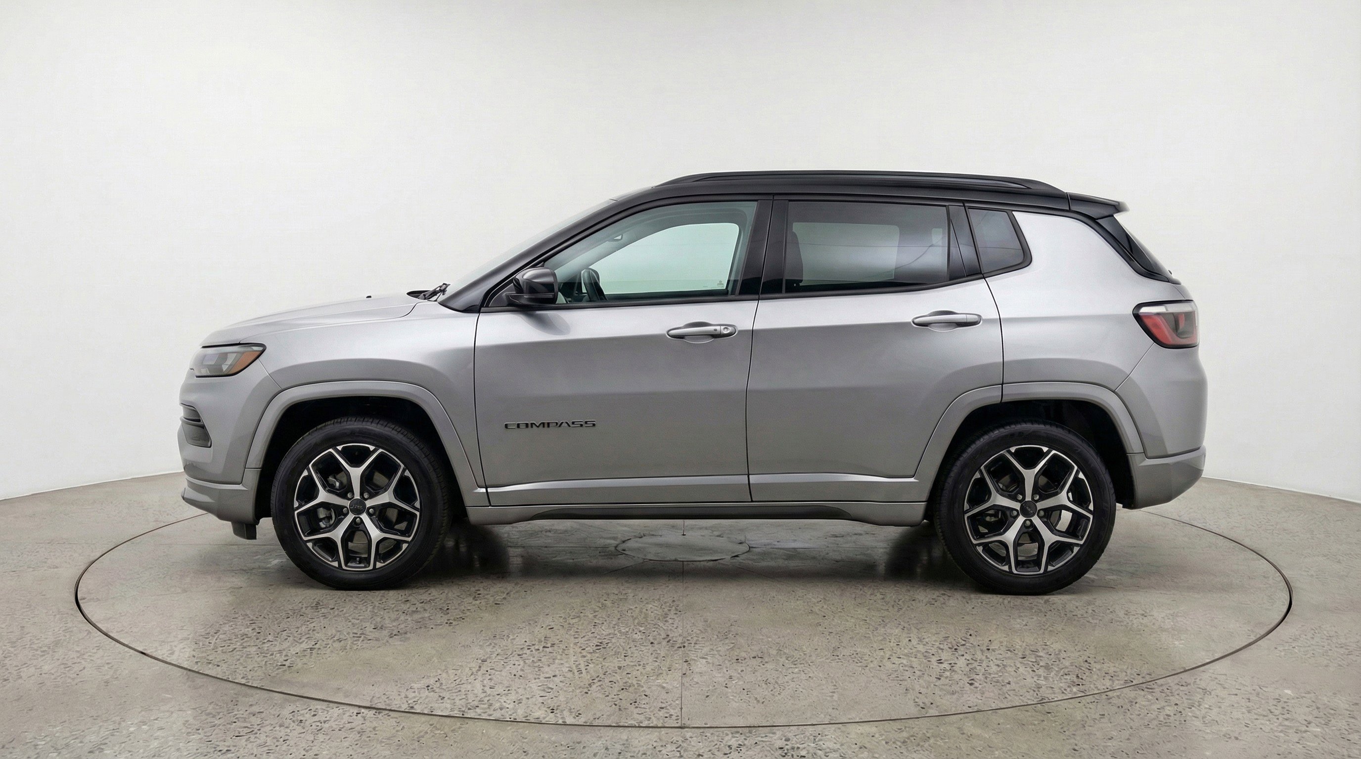 Used 2025 Jeep Compass Limited image 5