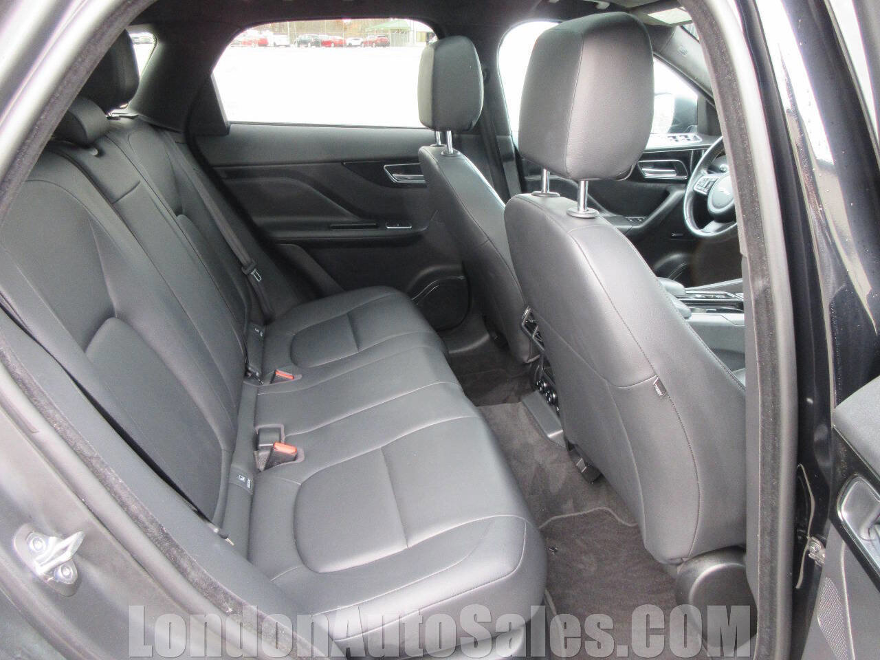 Used 2020 Jaguar F-PACE Premium image 15