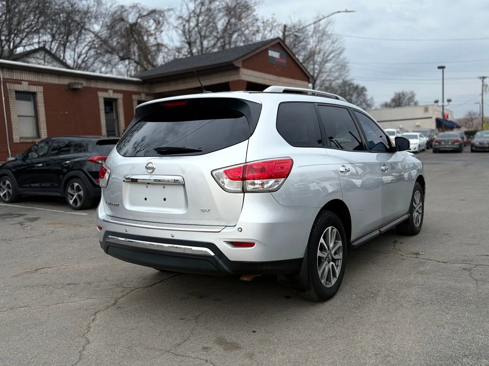 Used 2013 Nissan Pathfinder SV FWD image 5
