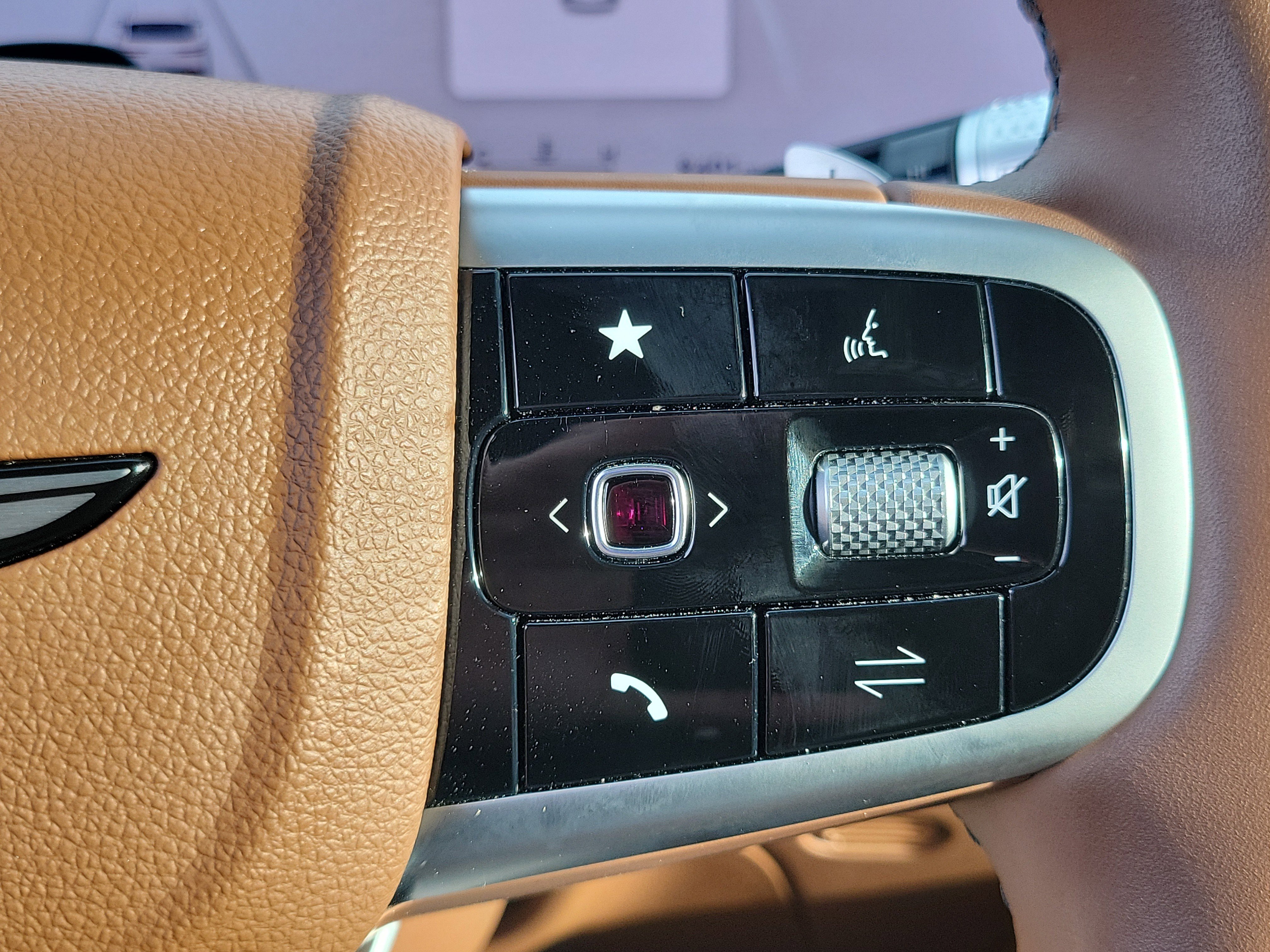 Certified 2026 Genesis GV70 2.5T Advanced image 8