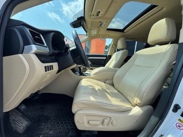 Used 2019 Toyota Highlander XLE AWD/4WD image 10