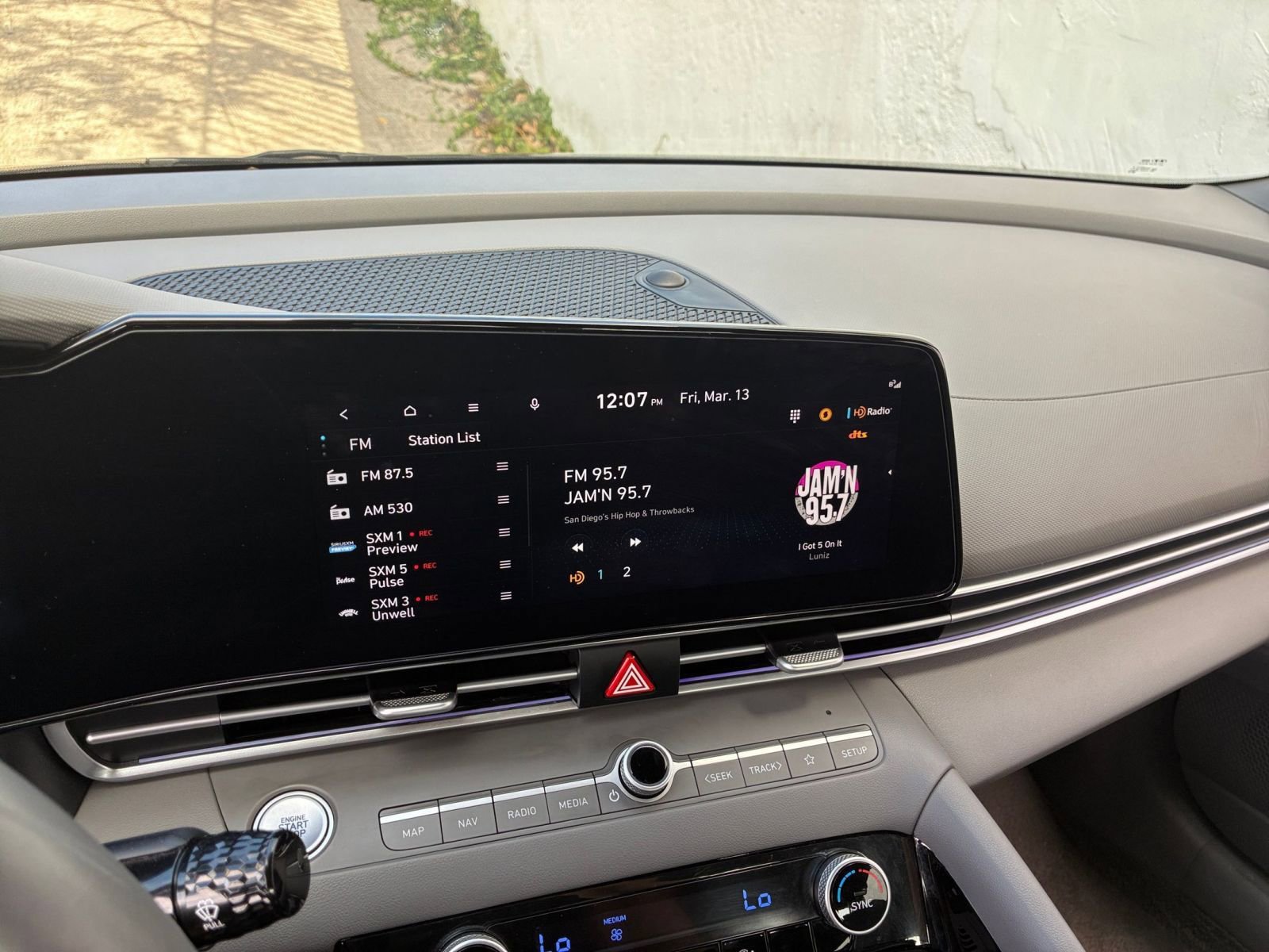 Used 2025 Hyundai Elantra SEL image 21