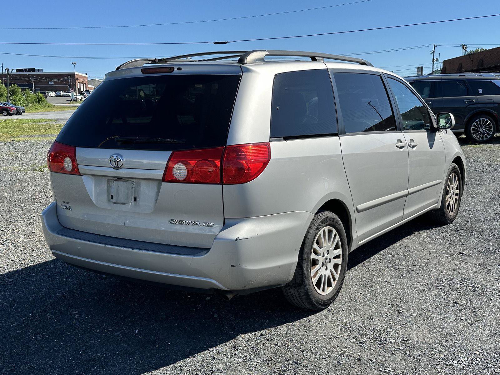 Used 2010 Toyota Sienna XLE FWD image 8