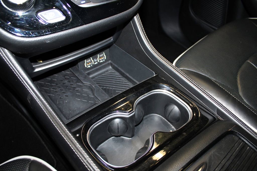 Used 2025 Chrysler Pacifica Limited image 23