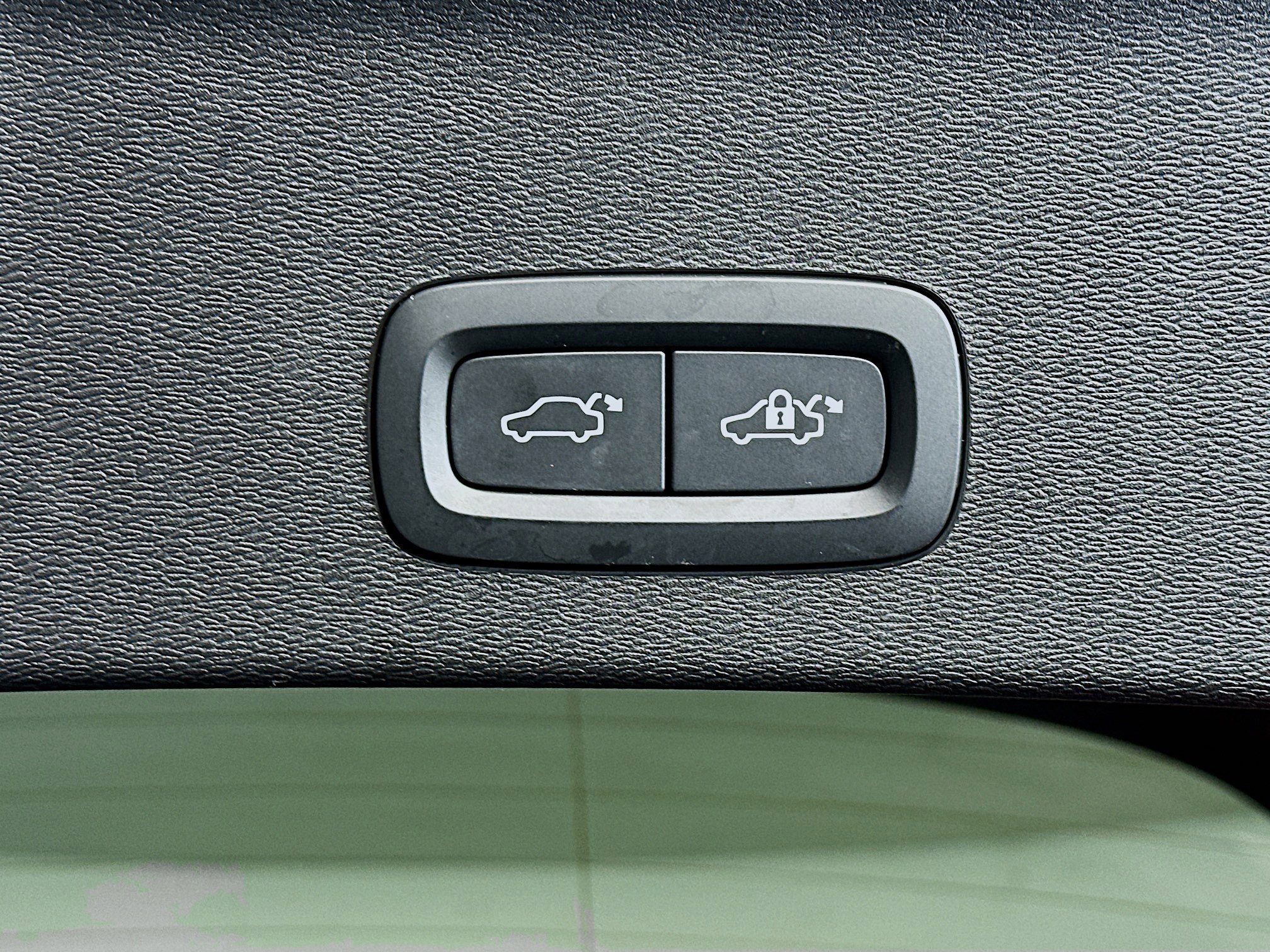 Used 2023 Volvo C40 P8 Recharge Plus AWD/4WD image 30