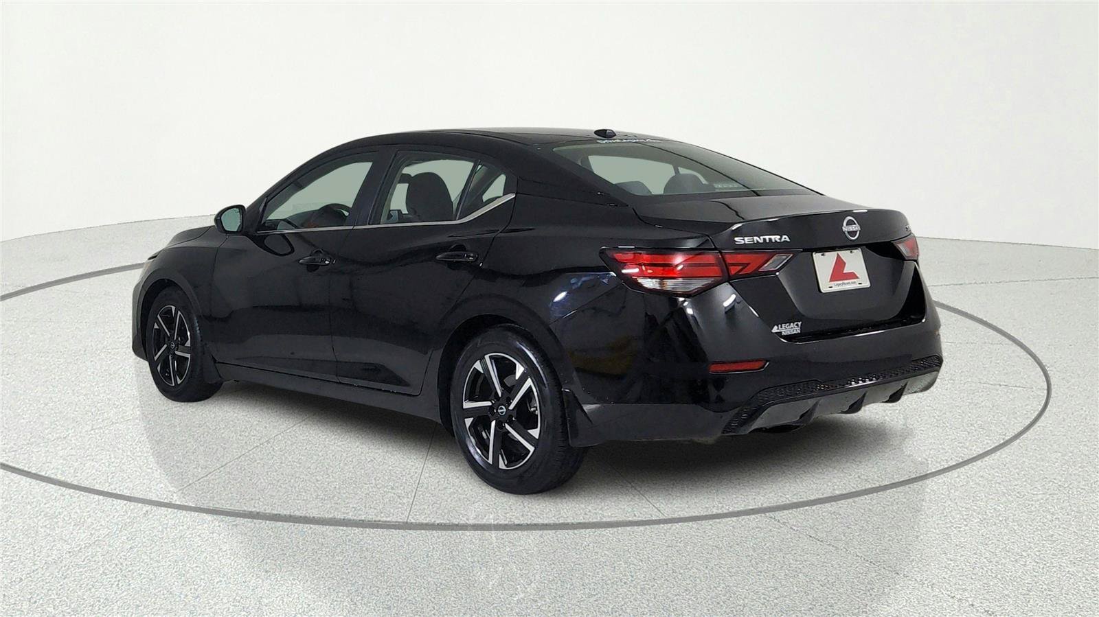 Used 2024 Nissan Sentra SV FWD image 4