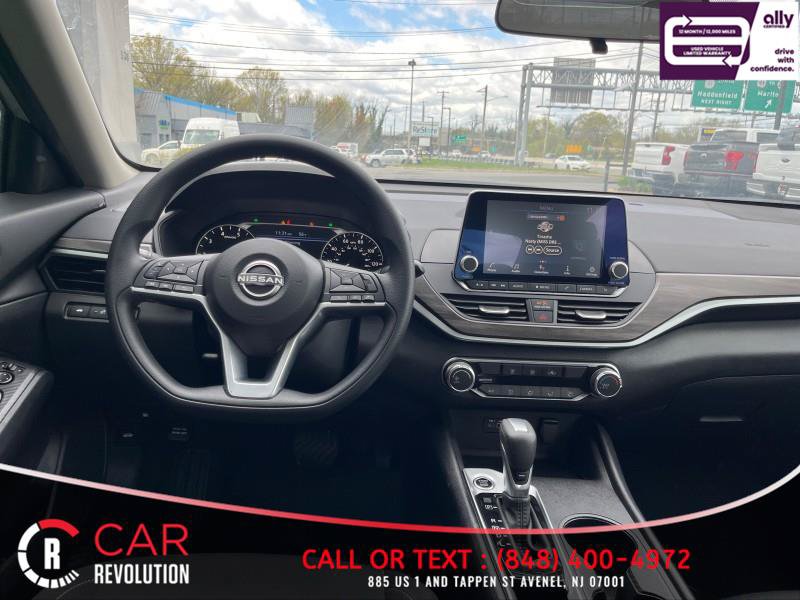 Used 2025 Nissan Altima 2.5 SV FWD image 28