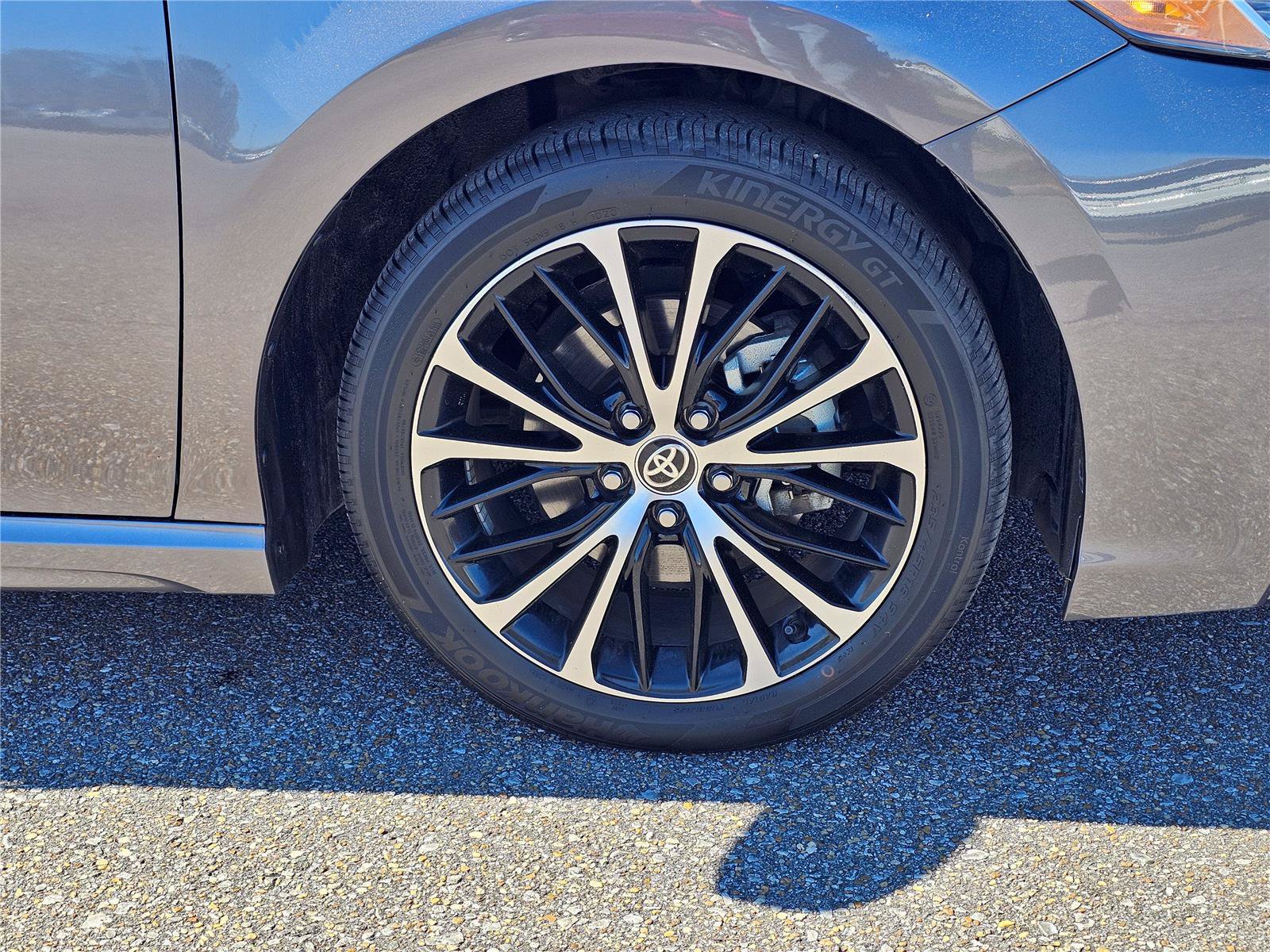 Used 2020 Toyota Camry SE FWD image 6