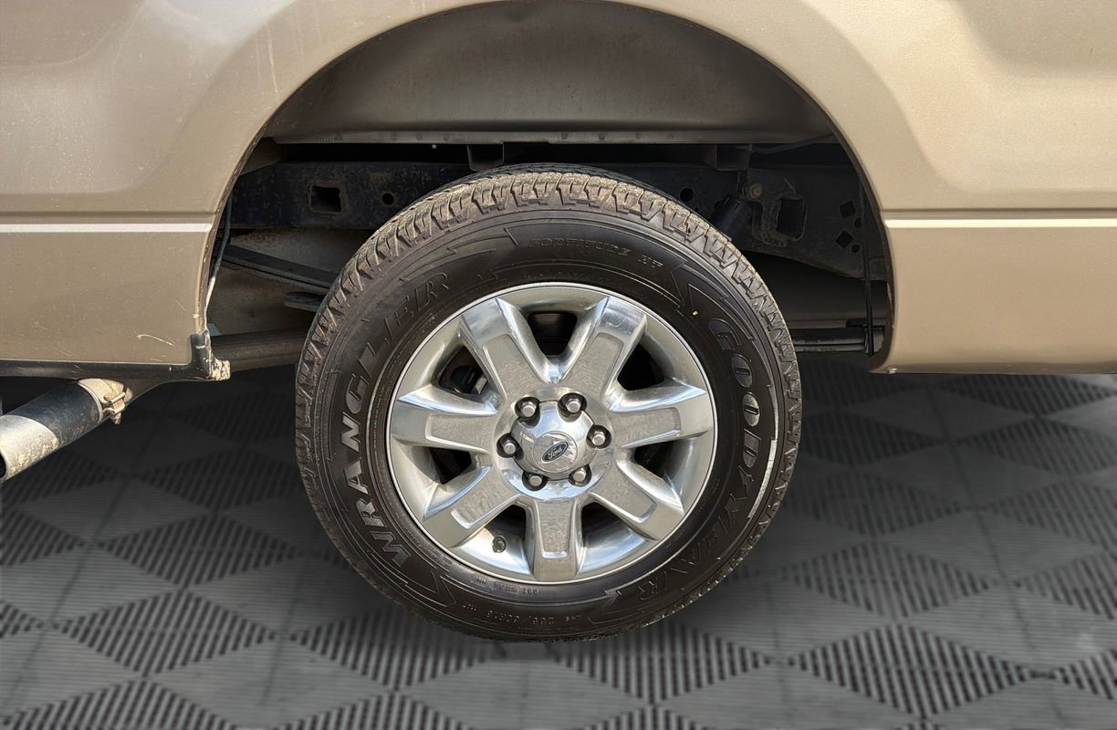 Used 2014 Ford F150 XLT w/ XLT Chrome Package image 32