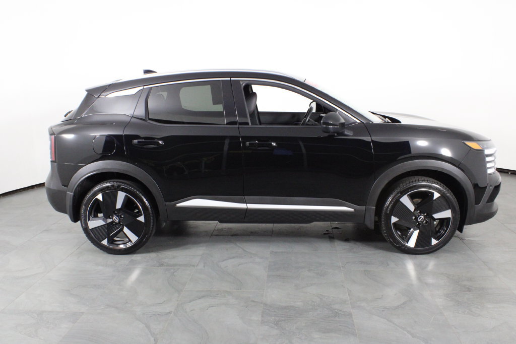 Certified 2025 Nissan Kicks SR FWD image 12