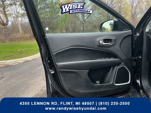 Used 2019 Jeep Compass Latitude AWD/4WD image 13