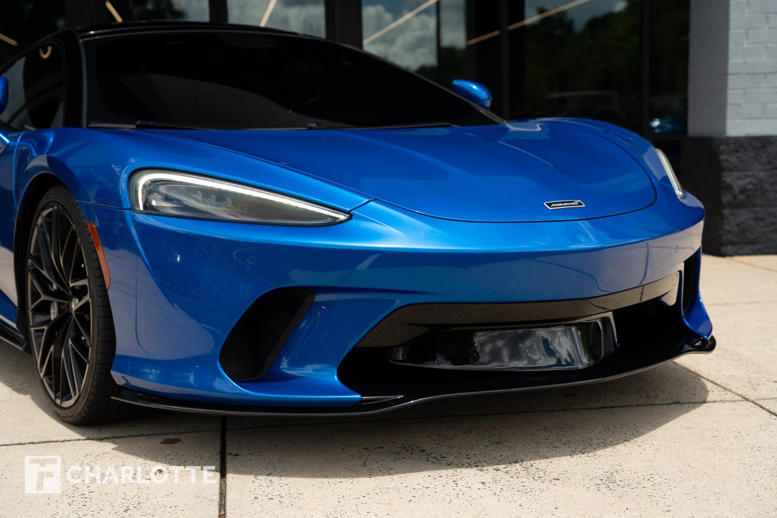 Used 2021 McLaren GT RWD image 2