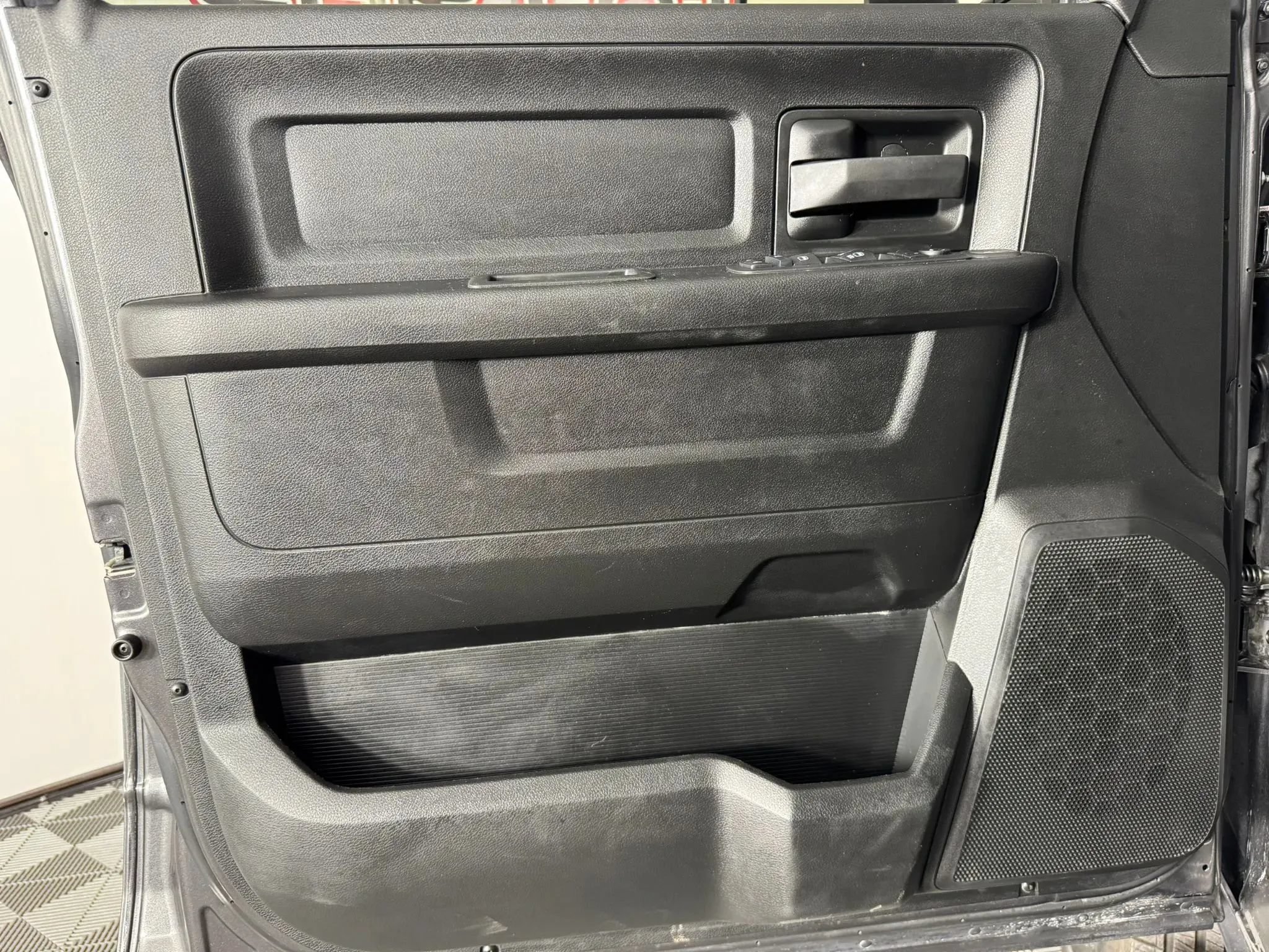 Used 2024 RAM 3500 Tradesman w/ Chrome Appearance Group AWD/4WD image 34