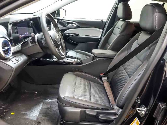 New 2026 Chevrolet Trax LT w/ LT Convenience Package FWD image 9