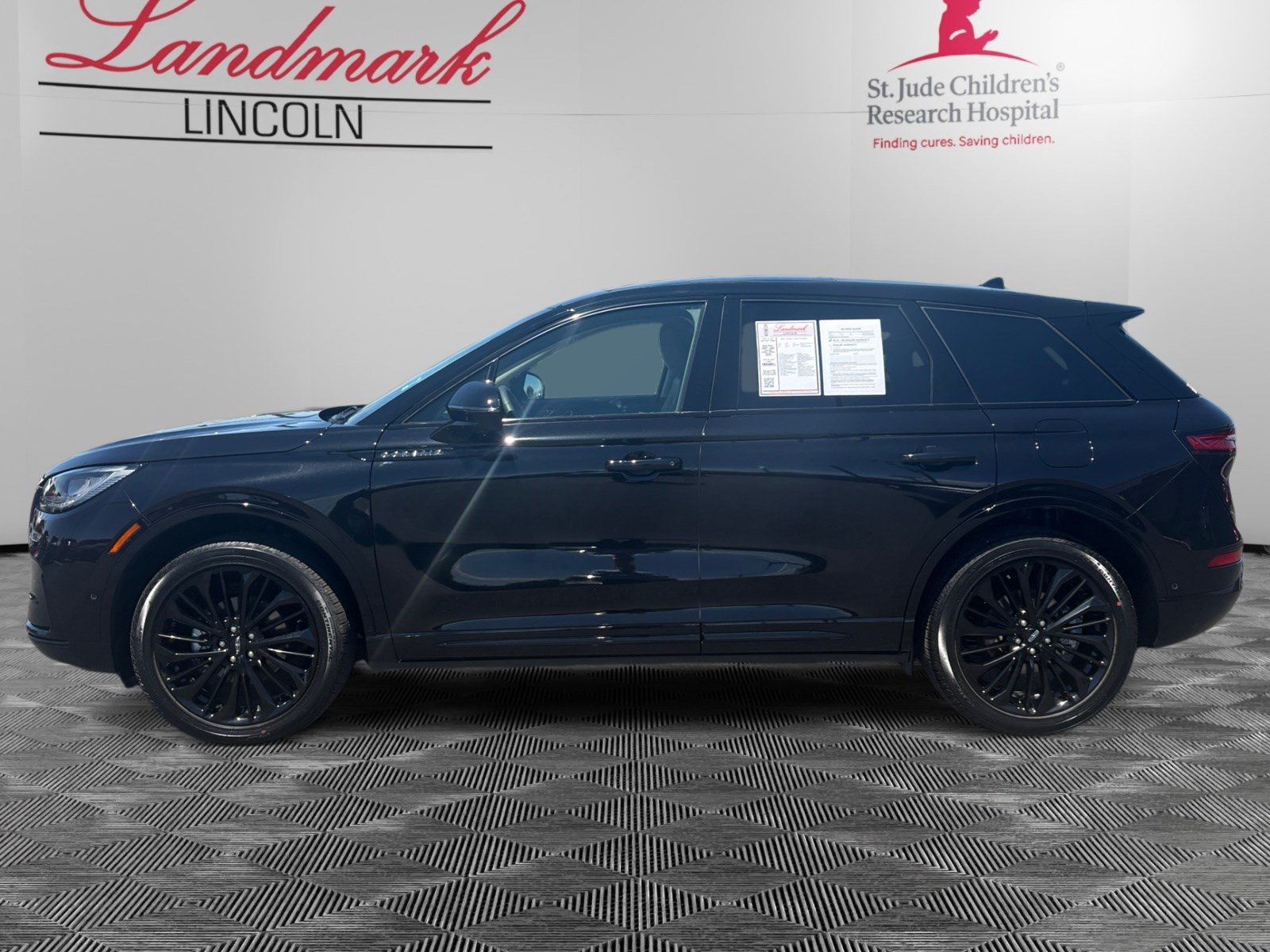 Certified 2024 Lincoln Corsair AWD w/ Equipment Group 102A image 2