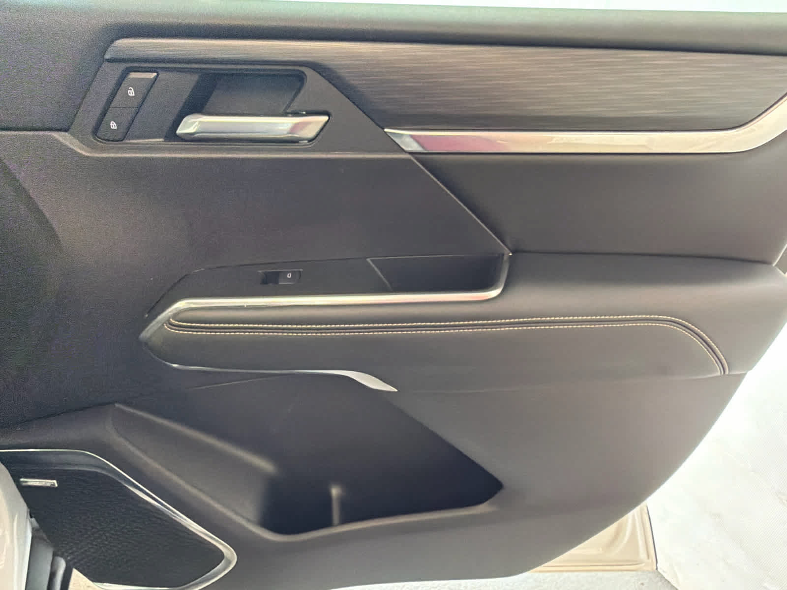 Used 2025 GMC Acadia Elevation FWD image 35