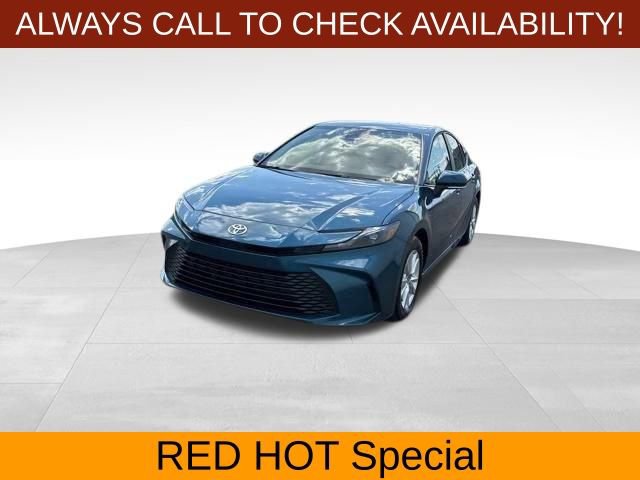 Used 2025 Toyota Camry LE image 3