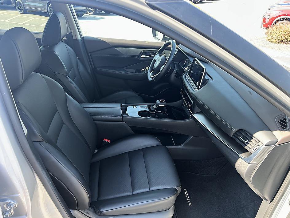 Certified 2023 Nissan Rogue SV w/ SV Premium B Package FWD image 17