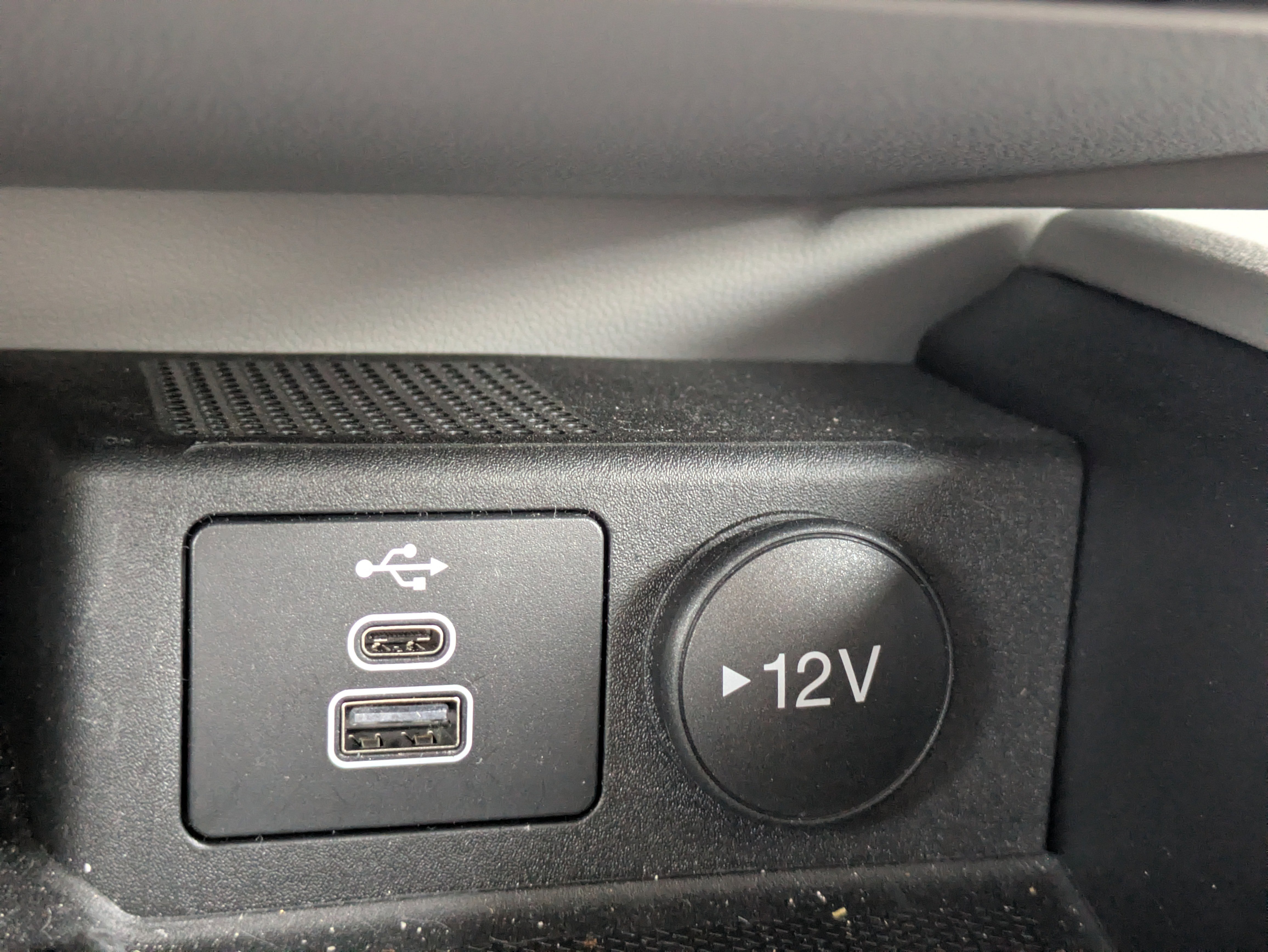 Used 2025 Ford Escape SE w/ PHEV Premium Package image 23