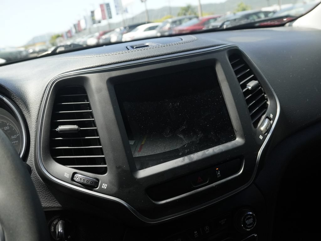 Used 2022 Jeep Cherokee Latitude AWD/4WD image 13