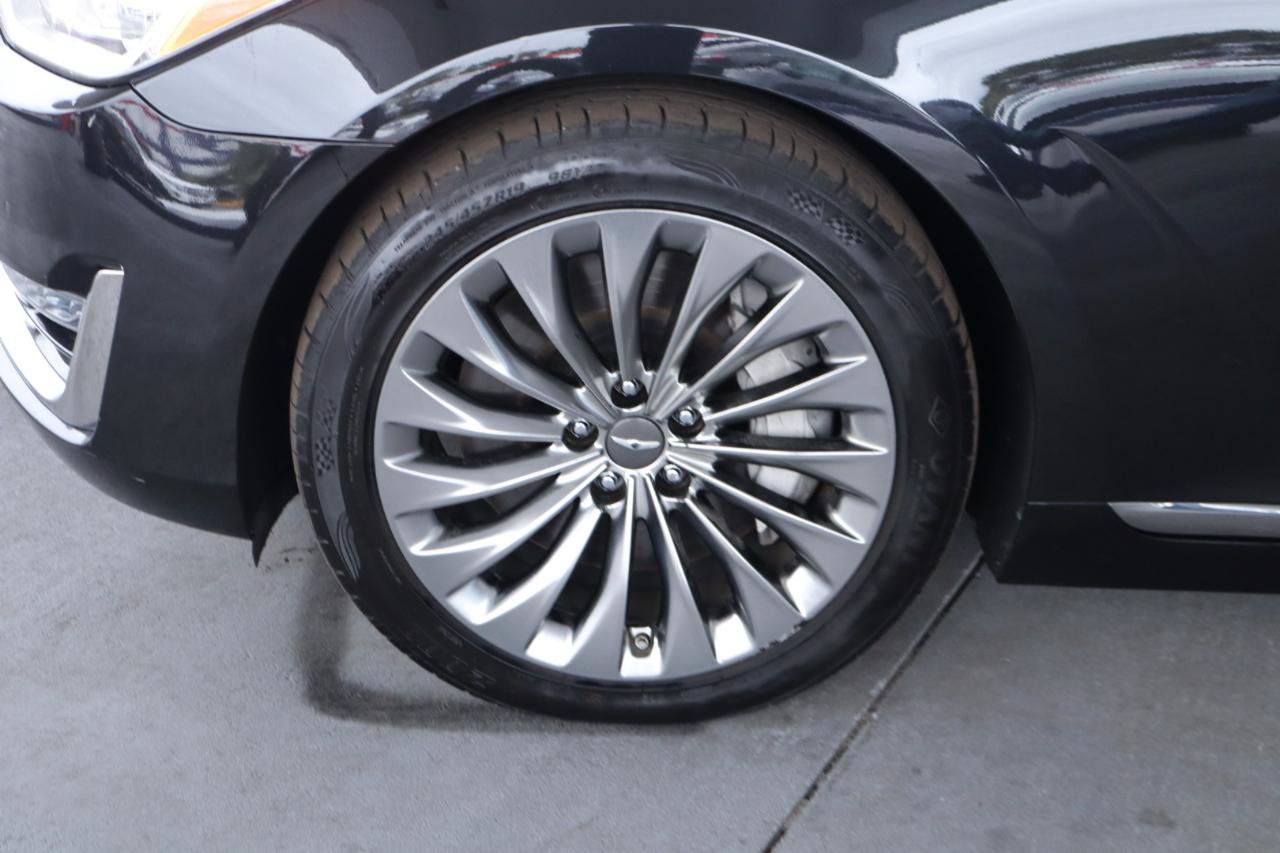 Used 2018 Genesis G90 3.3T Premium RWD image 12