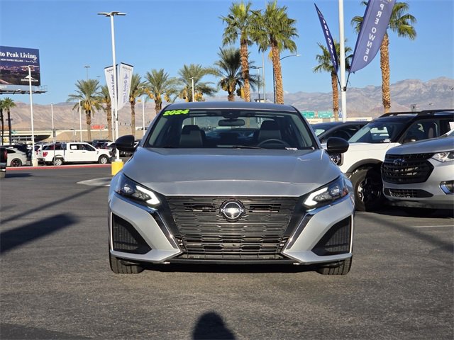 Used 2024 Nissan Altima 2.5 SV image 2