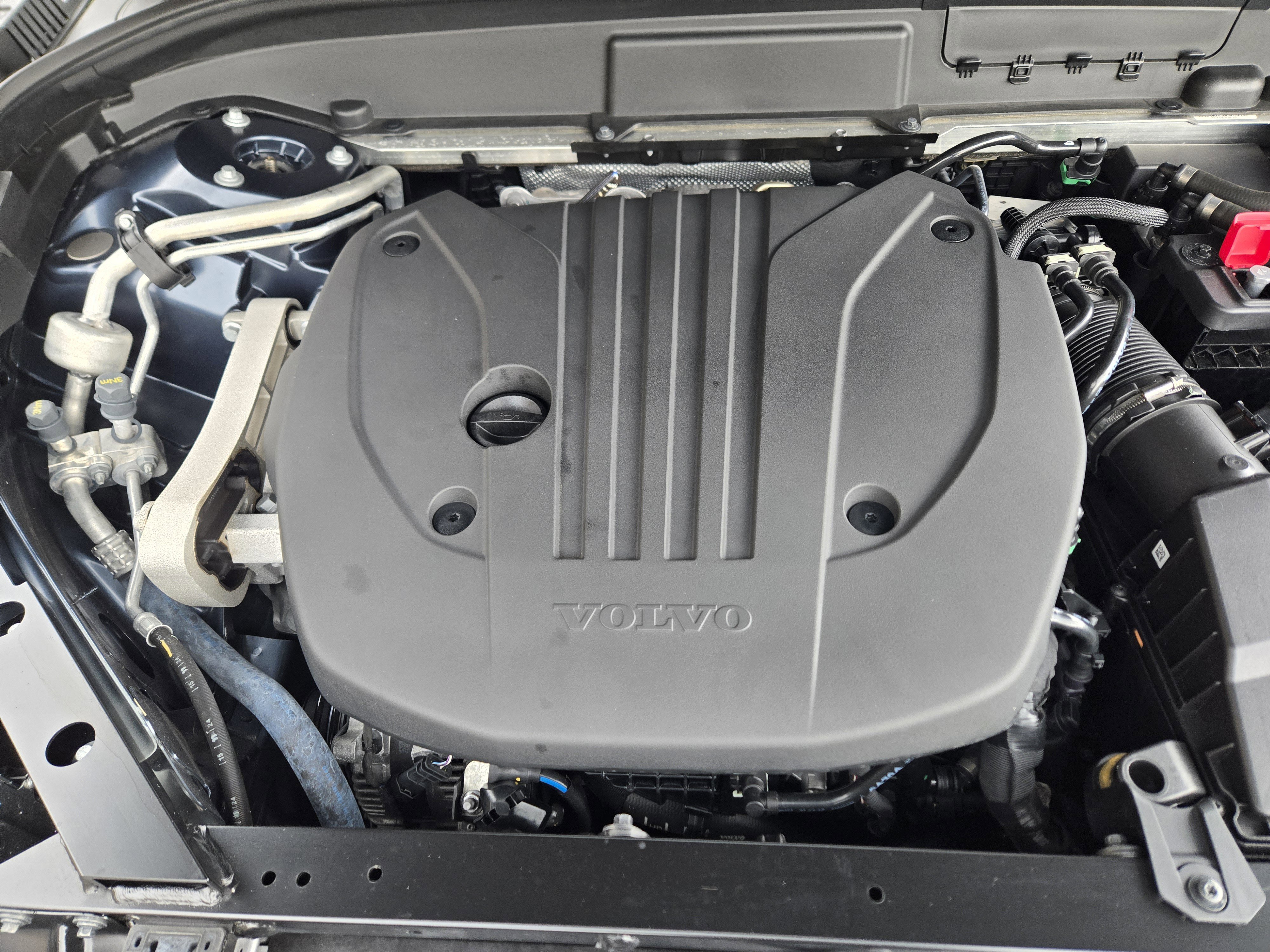 Used 2025 Volvo XC60 B5 Plus image 42