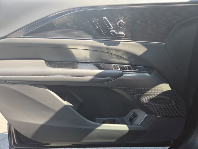 Used 2024 Cadillac Lyriq Luxury AWD/4WD image 34