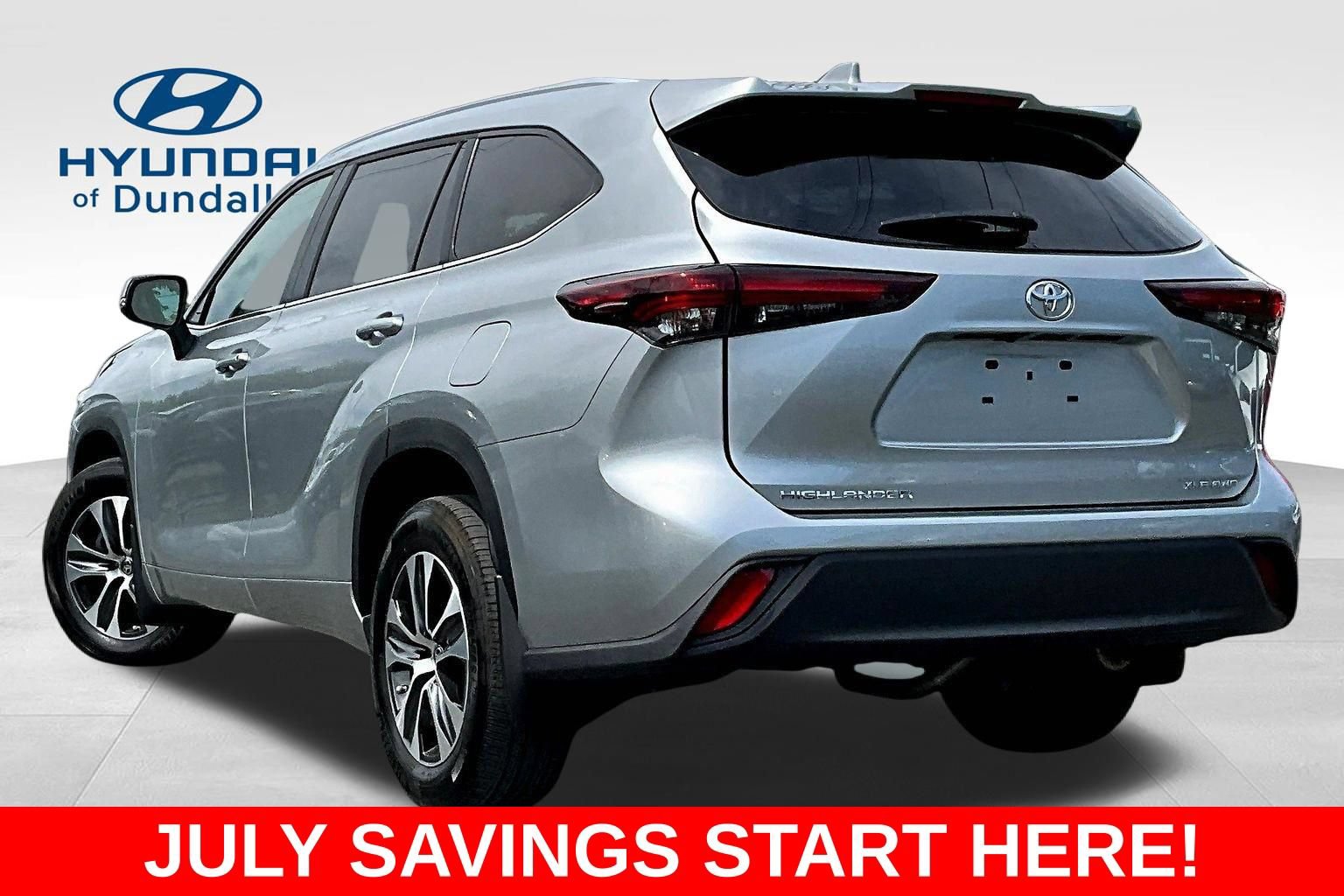 Used 2024 Toyota Highlander XLE AWD/4WD image 5