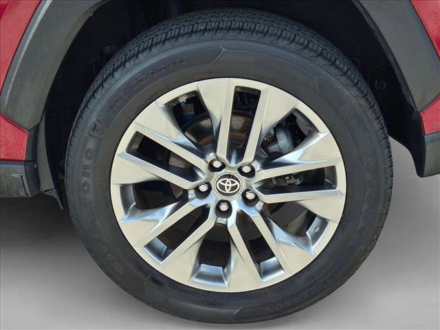Used 2019 Toyota RAV4 XLE Premium FWD image 22