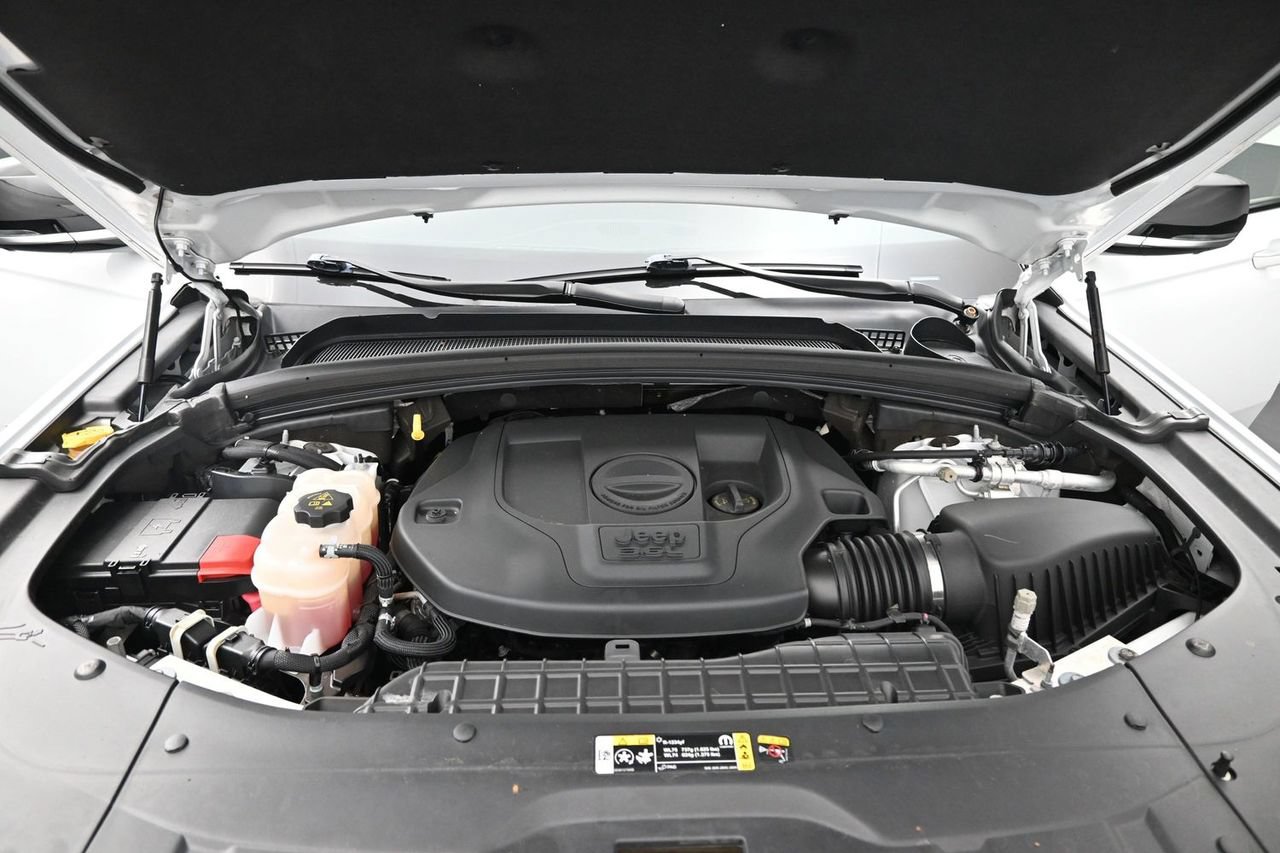Used 2023 Jeep Grand Cherokee L Summit RWD image 17