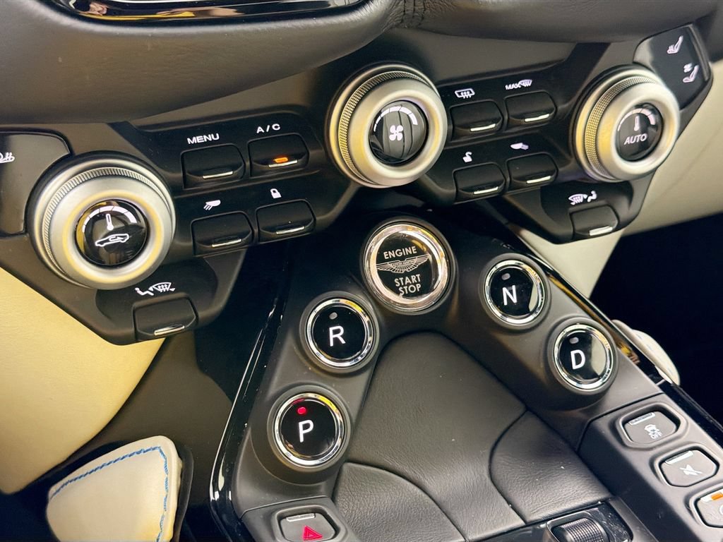 Used 2021 Aston Martin V8 Vantage Roadster RWD image 16
