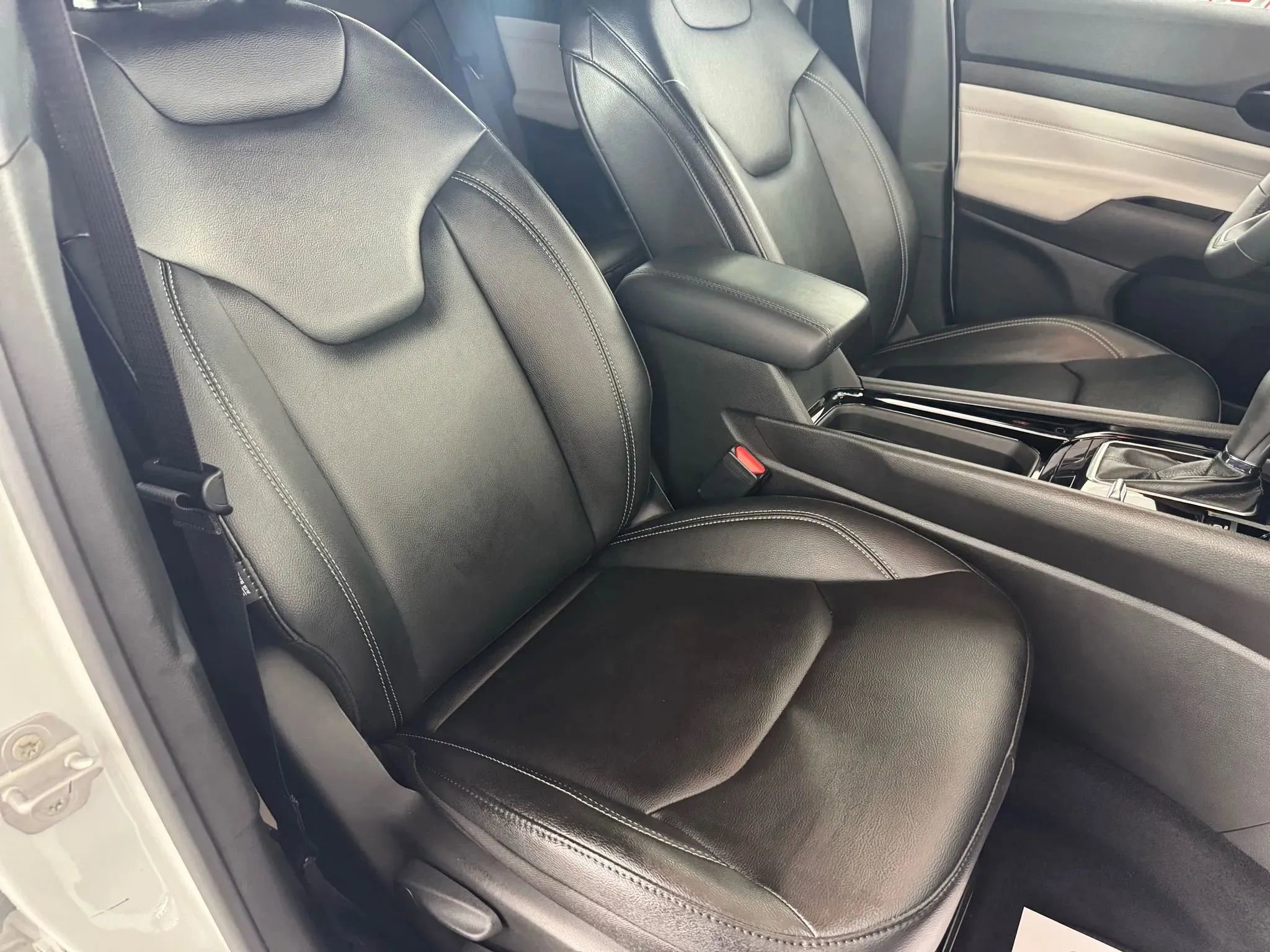 Used 2025 Jeep Compass Limited image 34