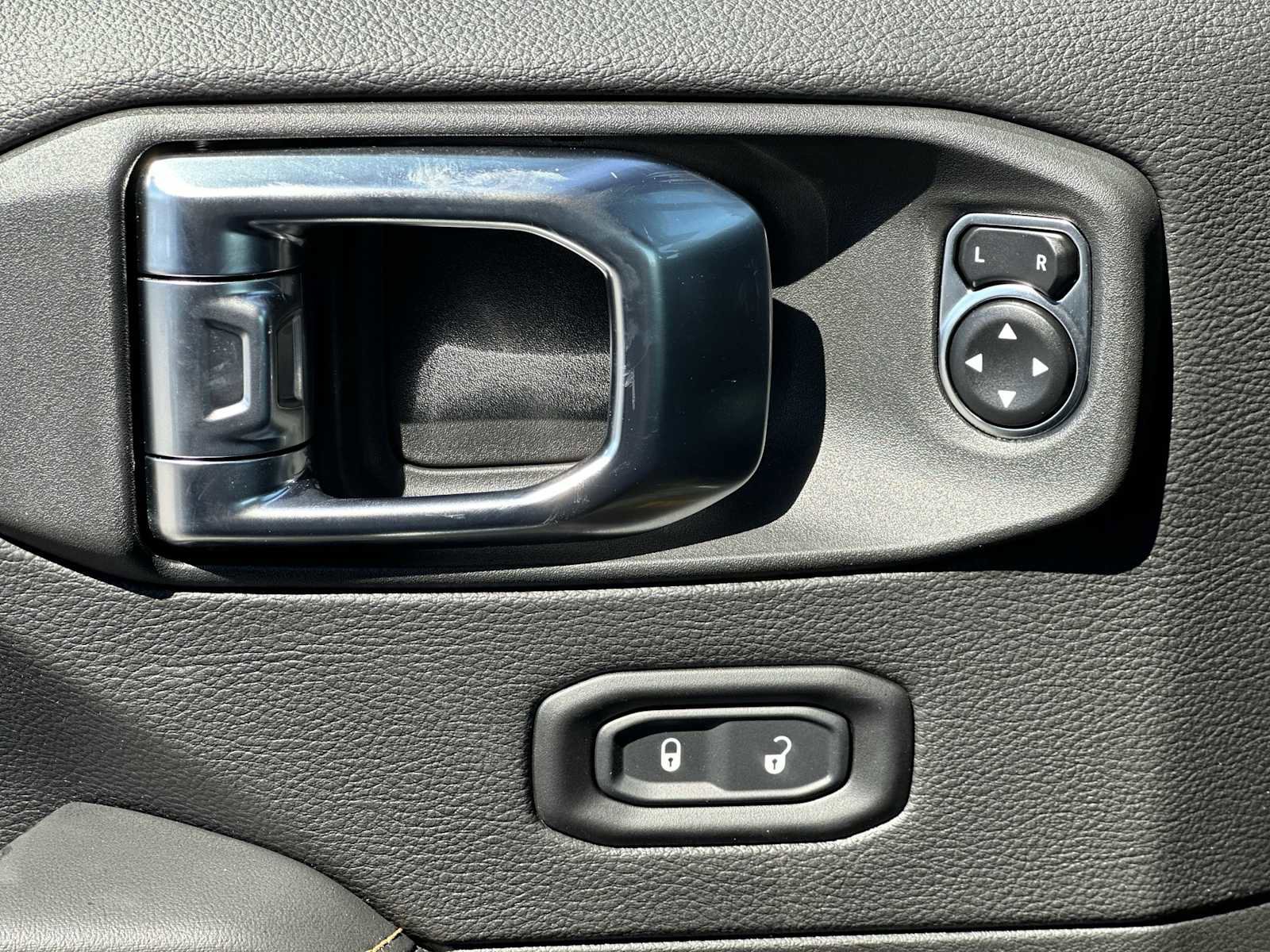 New 2025 Jeep Gladiator Sport image 15