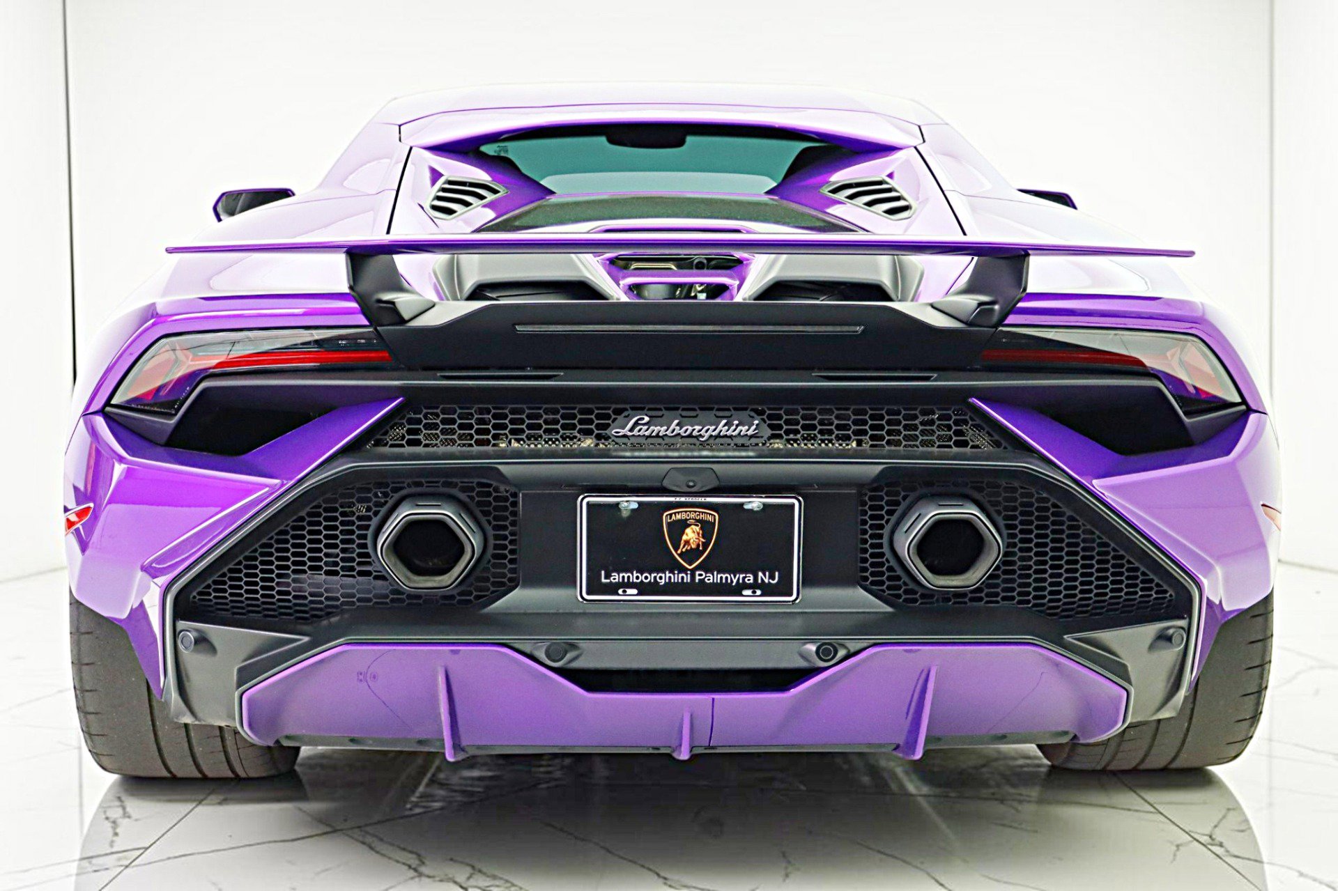 Used 2024 Lamborghini Huracan Tecnica RWD image 9