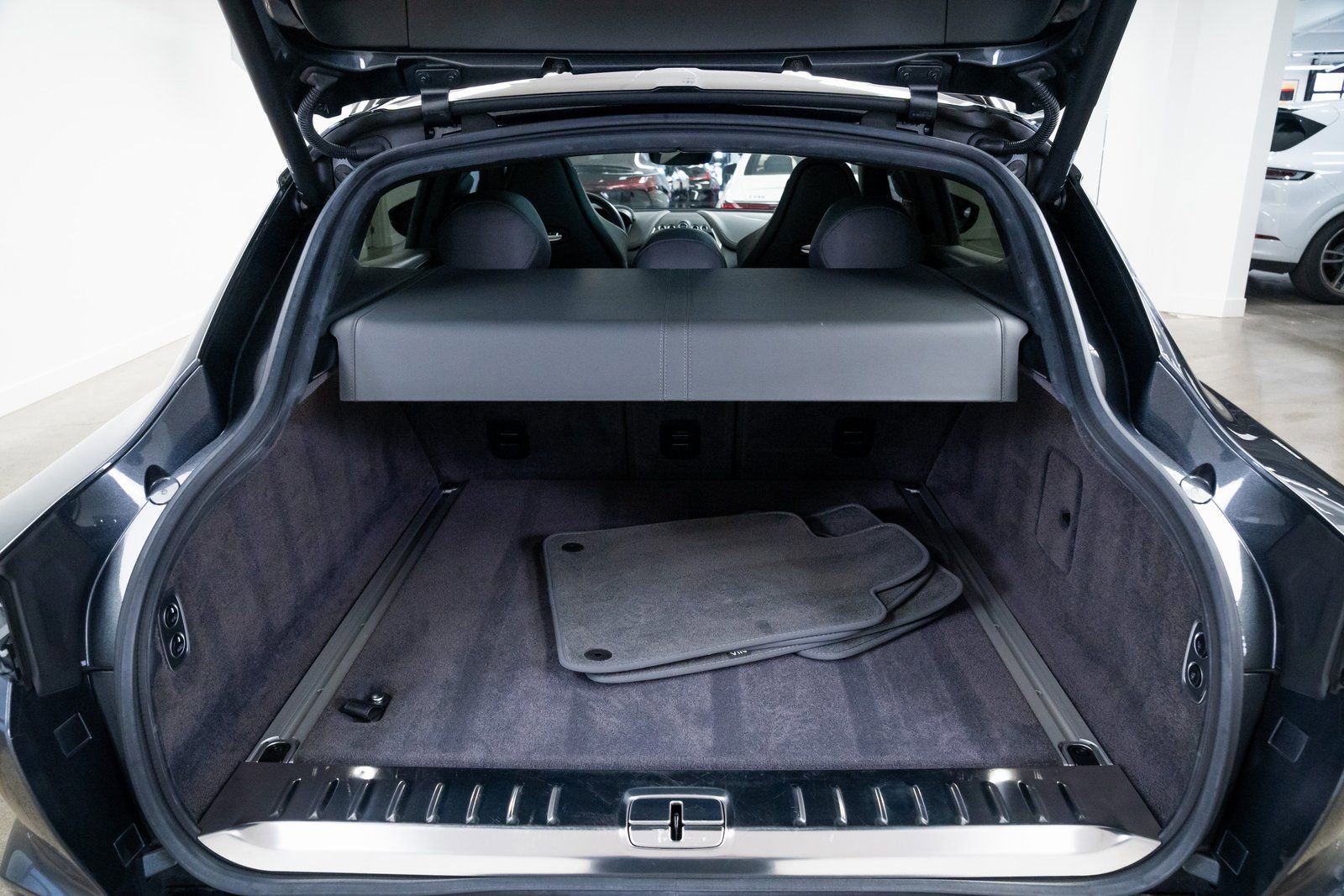 Used 2023 Aston Martin DBX 707 image 8