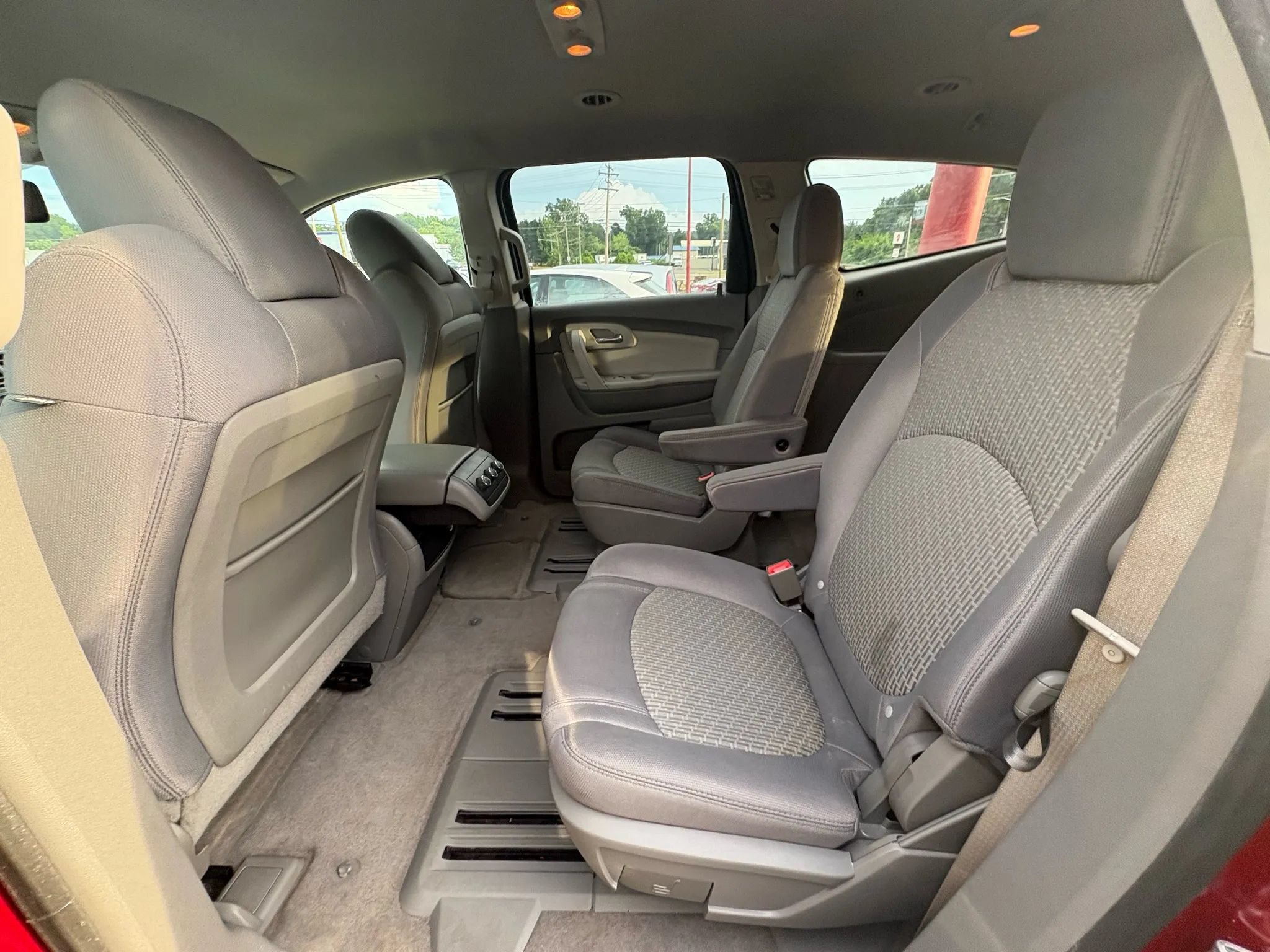 Used 2012 Chevrolet Traverse LT FWD image 12