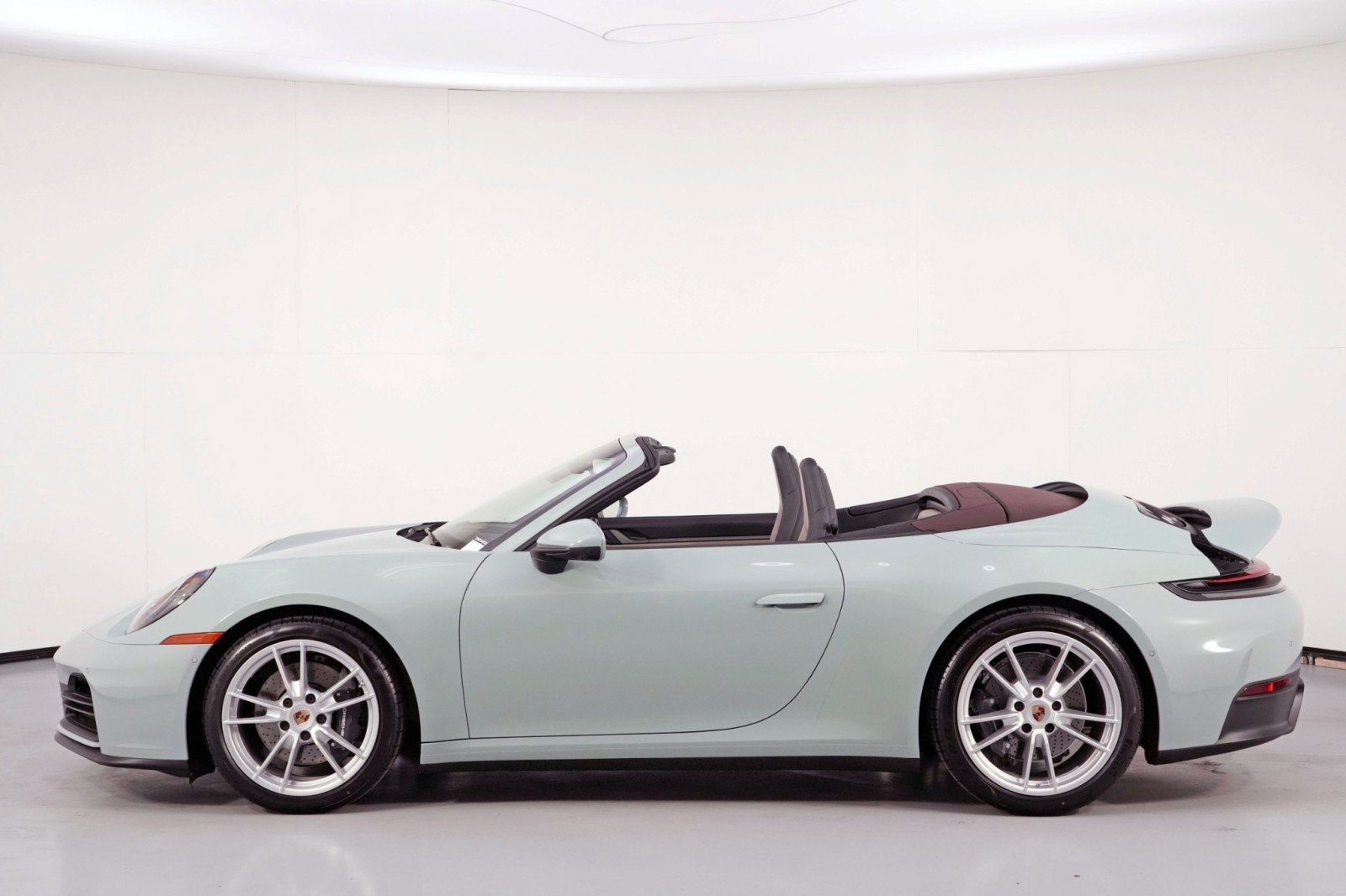 Used 2025 Porsche 911 Carrera RWD image 48