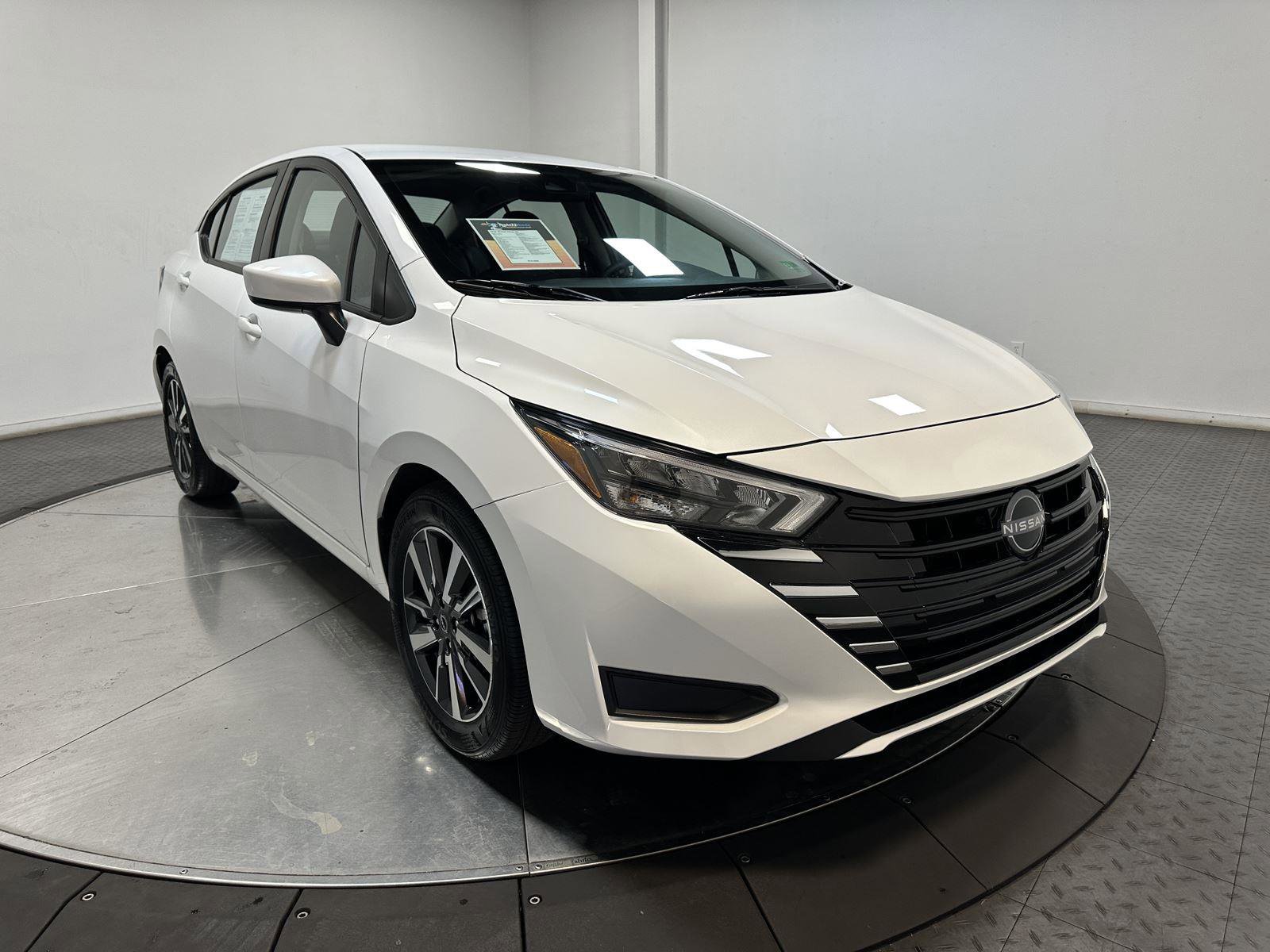 Used 2025 Nissan Versa SV FWD image 2