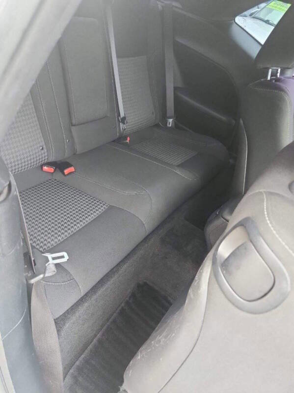 Used 2015 Dodge Challenger SXT w/ Driver Convenience Group RWD image 9
