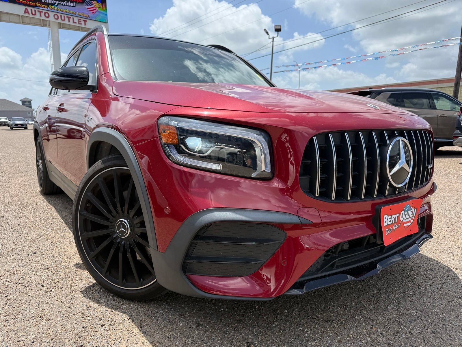 Used 2023 Mercedes-Benz GLB 35 AMG 4MATIC image 1