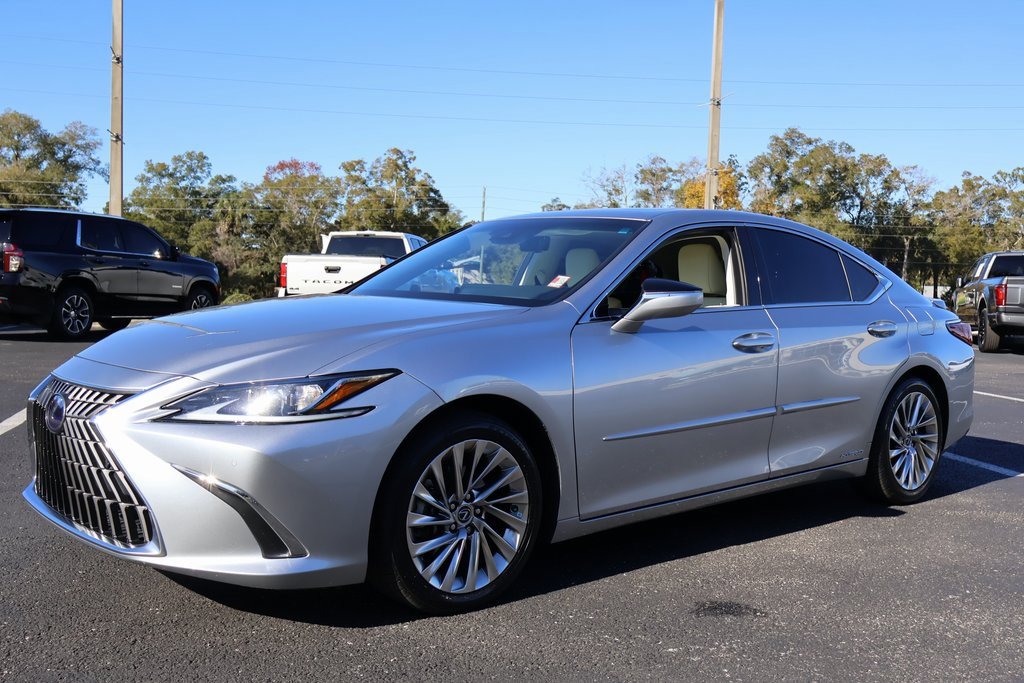 Used 2022 Lexus ES 300h w/ Luxury Package